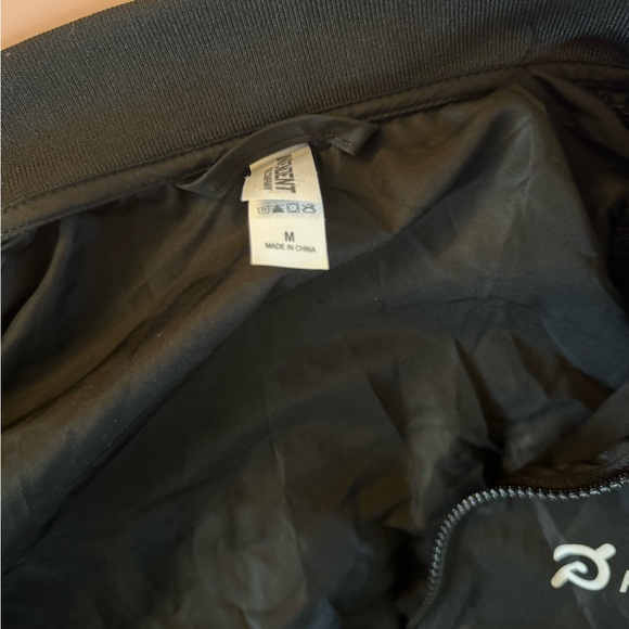 Lightweight, Peloton’s Bomber Jacket. Full Zip - Picture 3 of 3